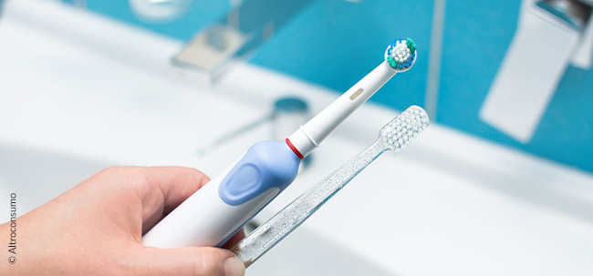 Spazzolino tradizionale ed elettrico